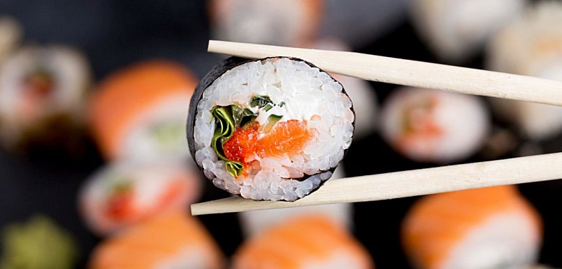Dlaczego sushi stało się popularne na całym świecie i jak wpływa na globalne kuchn