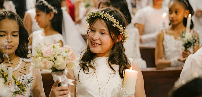 Jaki prezent na komunię wybrać? Praktyczny poradnik dla rodziny i gości