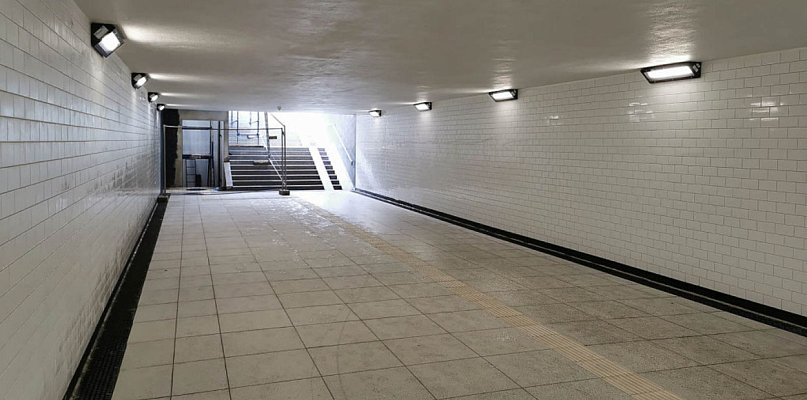 Graffiti w tunelu pod Al. Niepodległości! Straż Miejska ma wizerunki sprawców - 37995