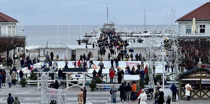 Pierwszy dzień zimy w Sopocie! Kurort czeka już na święta [WIDEO] - 38100