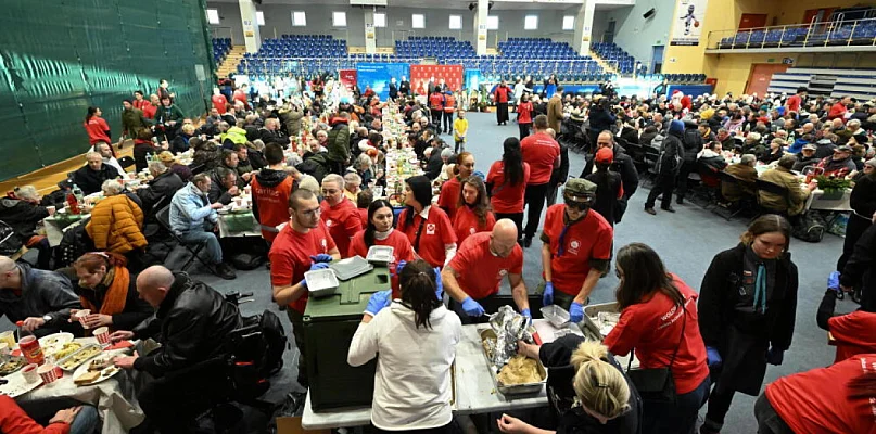 Wigilia dla potrzebujących w Sopocie. Setki osób przy wspólnym stole - 38175