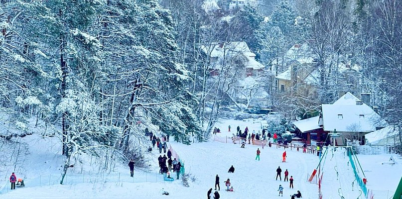 Dobre wieści dla narciarzy nad morzem. Łysa Góra w Sopocie znowu działa