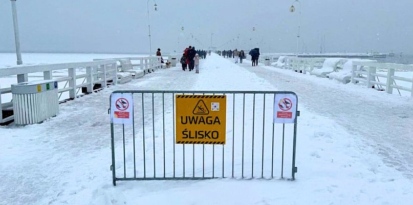 Ślisko w Sopocie i na obwodnicy. IMGW ostrzega przed marznącym deszczem i mgłami