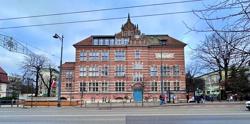 Ile zarabiają nauczyciele w Sopocie? Miasto dopłaca miliony do oświaty