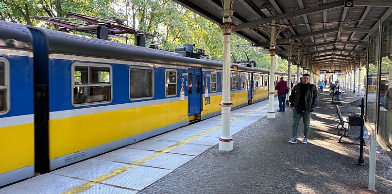 „To wypycha ludzi do aut”. Ruszyła petycja po podwyżkach cen biletów