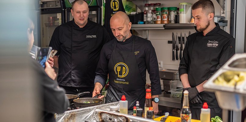 Restauracje walczą dziś o pracowników! Te mądre zaczynają ich