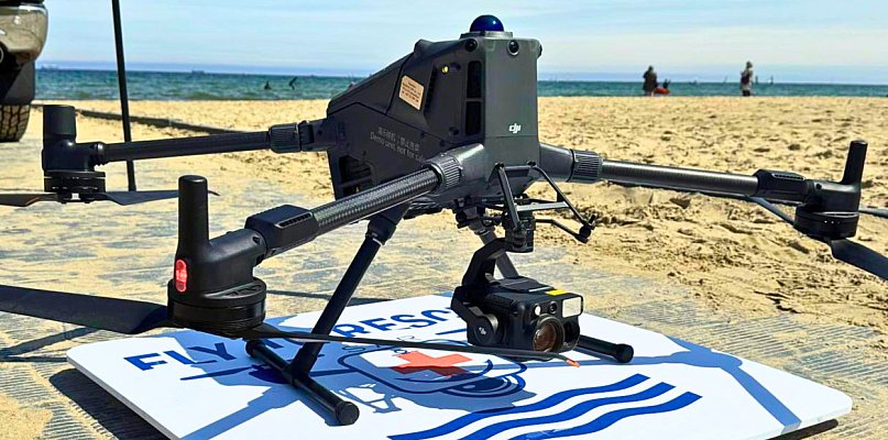 Dron przypilnuje, żebyś nie utonął? Technologia zawładnęła plażą w Sopocie