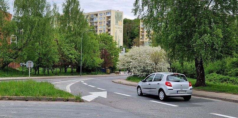 Radny apeluje o modernizację ulicy w Sopocie! Chce remontu, ronda i...