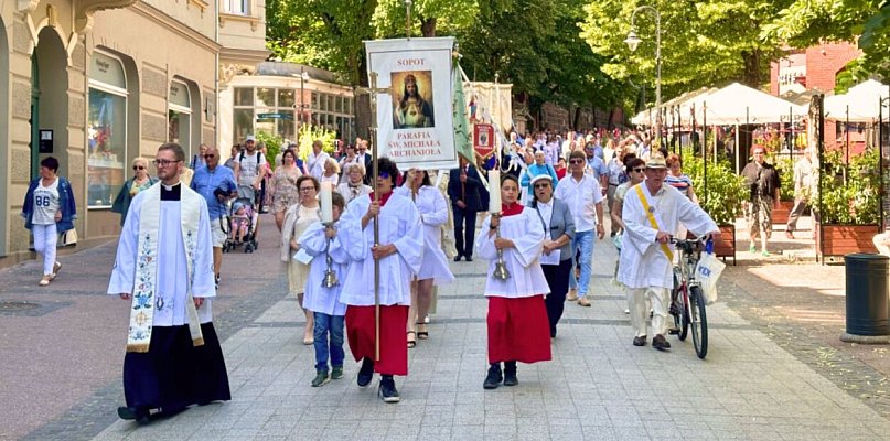 Tak Sopot uczci Boże Ciało! Cztery procesje, setki wiernych i uroczysta msza