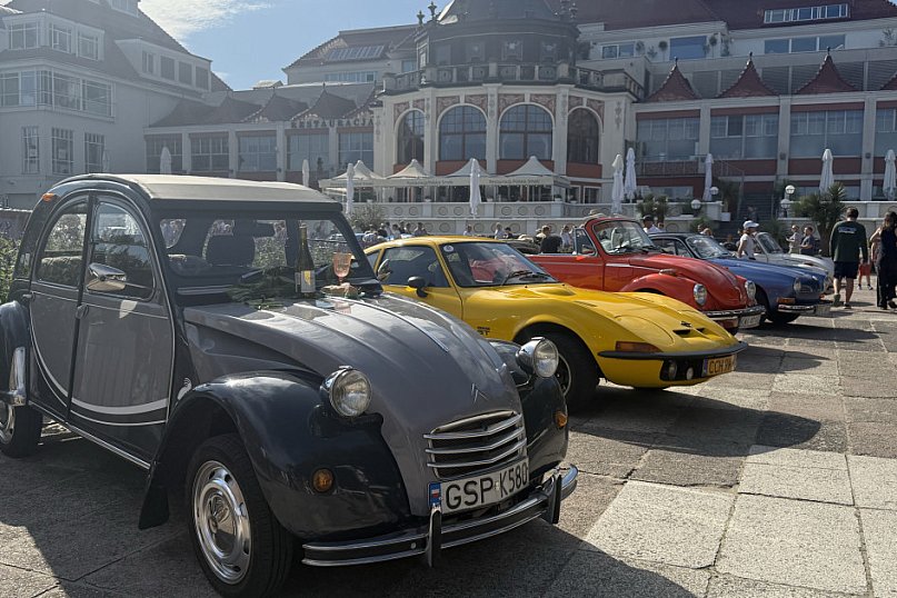 Dziesiątki zabytkowych aut po raz kolejny w Sopocie! Motoryzacyjny weekend zachwycił mieszkańców i turystów! [FOTO]