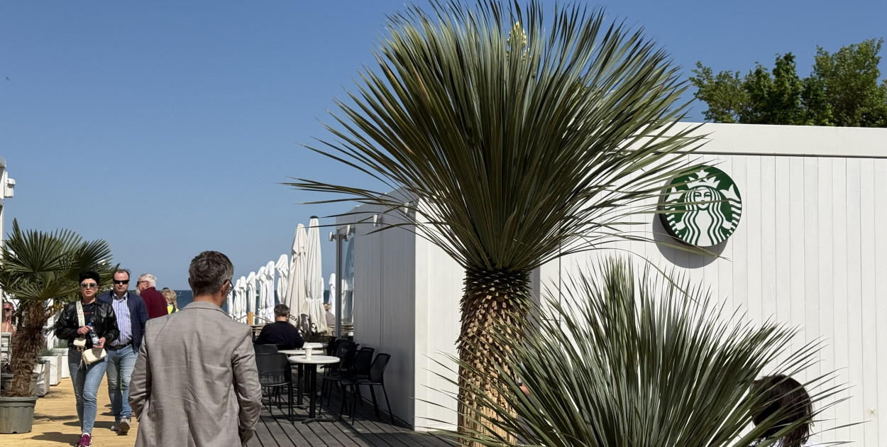 Starbucks wrócił na plażę w Sopocie! Zaczynamy sezon