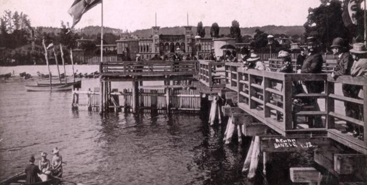 Molo sopockie po trzeciej przebudowie, zdjęcie z 1890 r.  (KC, , R. Th. Kuhn, 1890 r.), za: www.dawnysopot.pl.