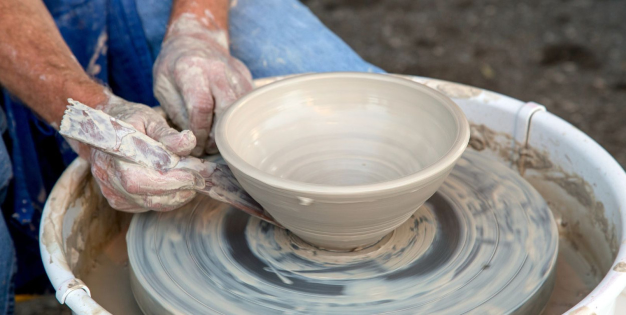 Analogowe hobby – moda czy potrzeba? Psycholożka z Sopotu wyjaśnia