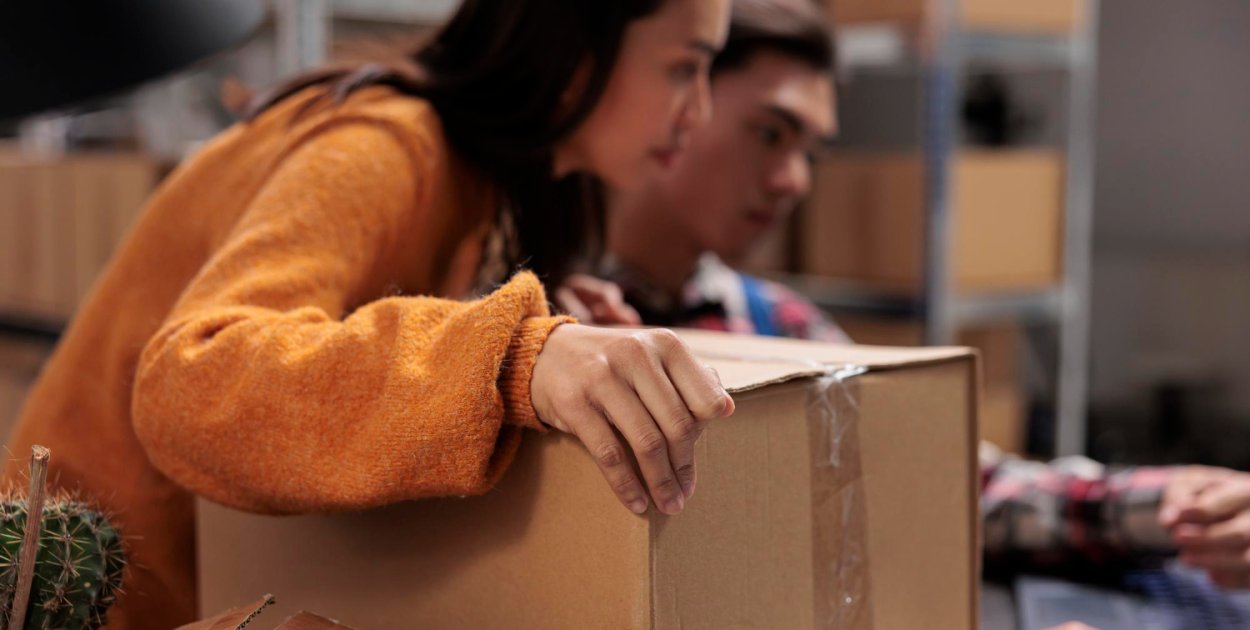 Jak skutecznie sprawdzić i ocenić wytrzymałość kartonu?