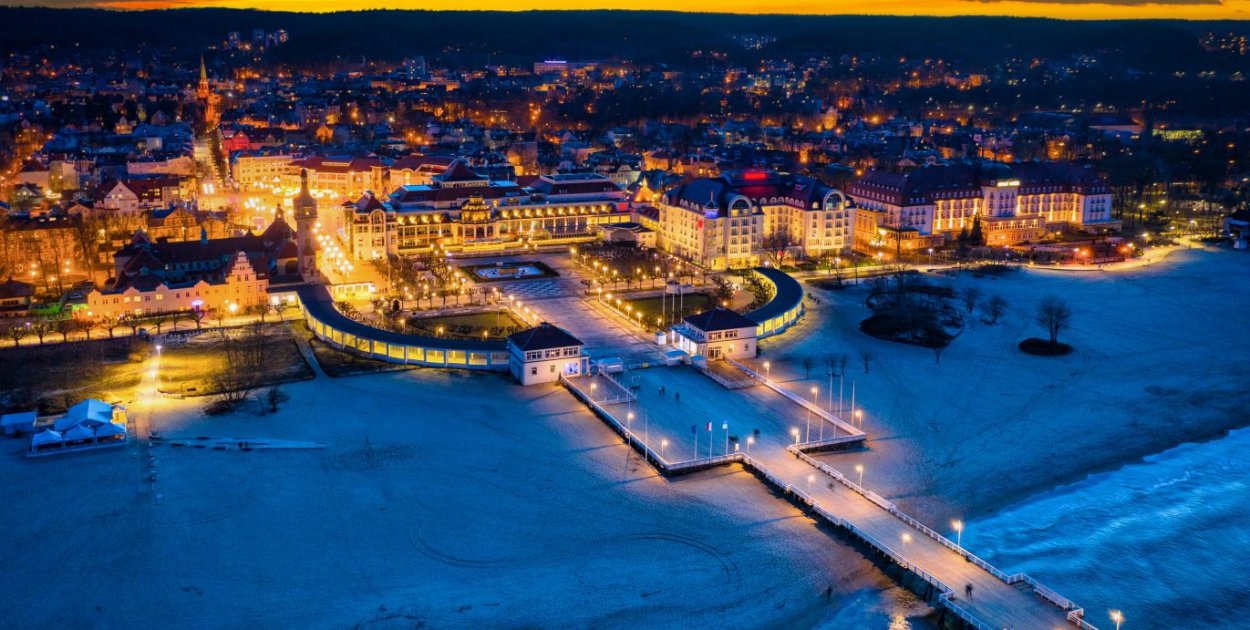 Sezonowość w biznesie – jak faktoring pomaga firmom z branży turystycznej