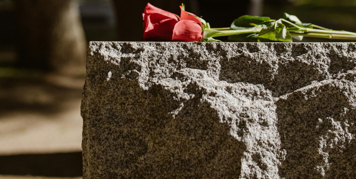 Kamień Pamięci z Prochów: Wieczna Pamięć w Twoich Rękach