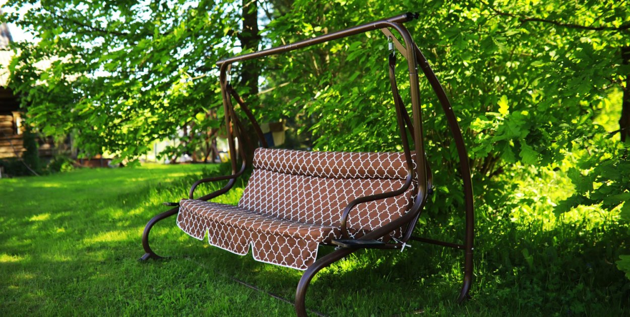 Elementy huśtawki ogrodowej – kompletna lista i zasady bezpiecznego montażu