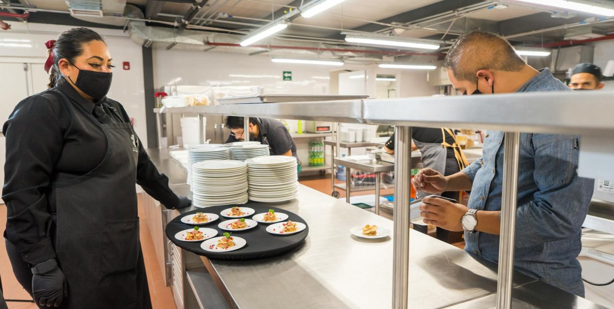 Standardy w HoReCa: Jak profesjonalne wyposażenie gastronomii wspiera mistrzów