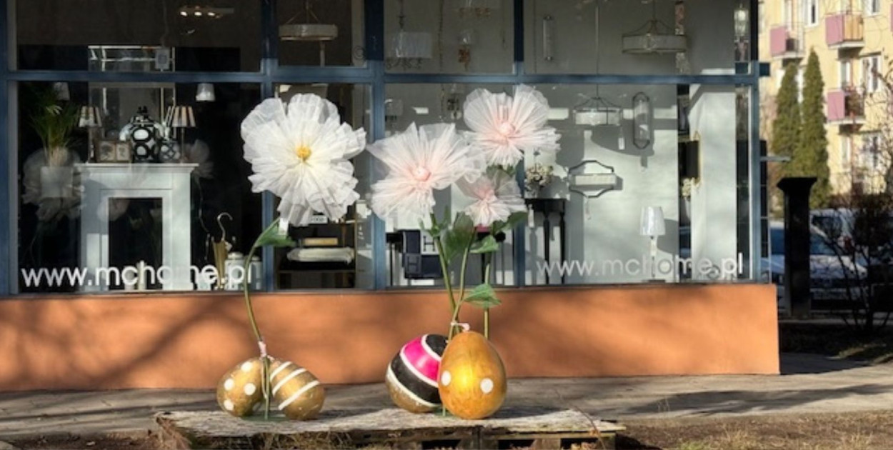 Zamiast jelenia kwiaty i jaja! Sopot zyskał nową, radosną dekorację