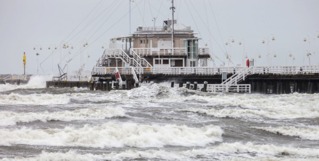 Silny wiatr nad Sopotem! IMGW wydał ostrzeżenie pierwszego stopnia