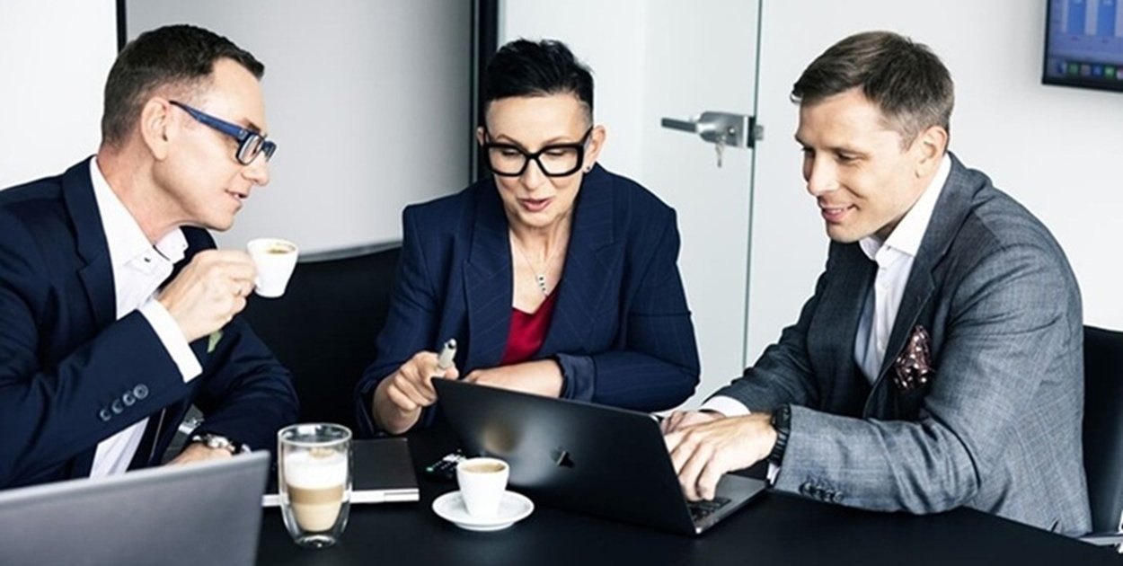 Zatrudnianie cudzoziemców w Polsce — najważniejsze wyzwania dla pracodawców