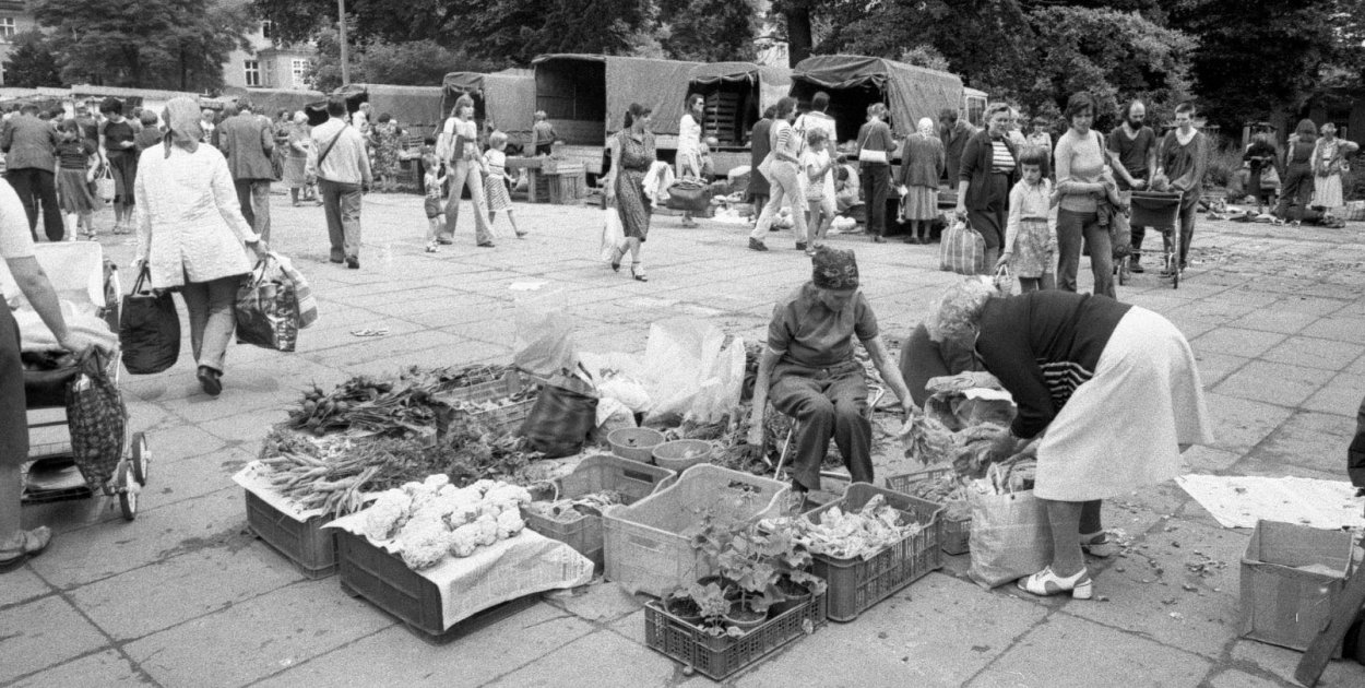 Tak wyglądał sopocki rynek w PRL-u! Mleko z kanki, furmanki i tłumy od świtu