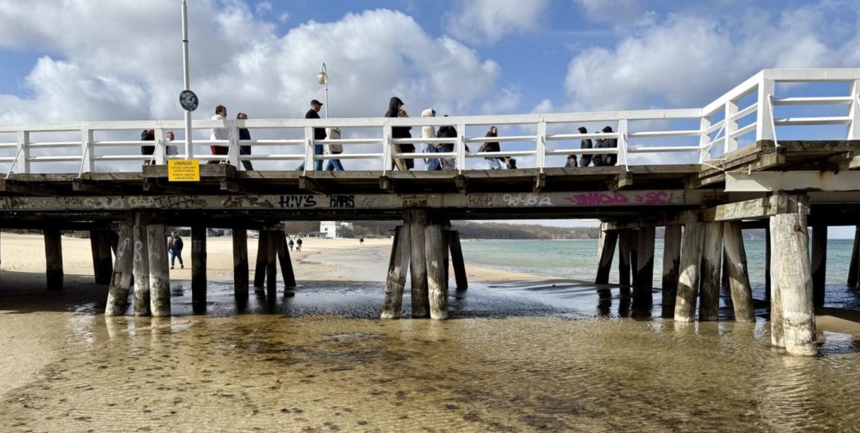 Sopockie molo wypięknieje na lato! Zaplanowano duże prace malarskie