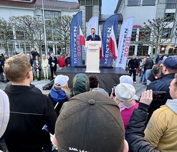Sławomir Mentzen kończy majówkę w Sopocie! Spotkanie wyborcze w centrum kurortu [WIDEO]