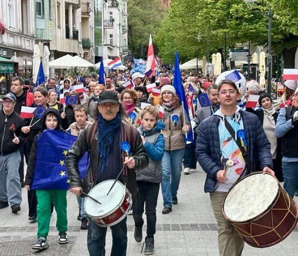 Barwna parada rozpoczęła Weekend Europejski w Sopocie [WIDEO]