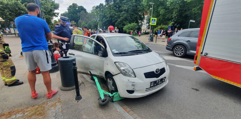 Wypadek z udziałem hulajnogi na ul. Powstańców Warszawy w Sopocie. Fot. Komenda Miejska Państwowej Straży Pożarnej w Sopocie