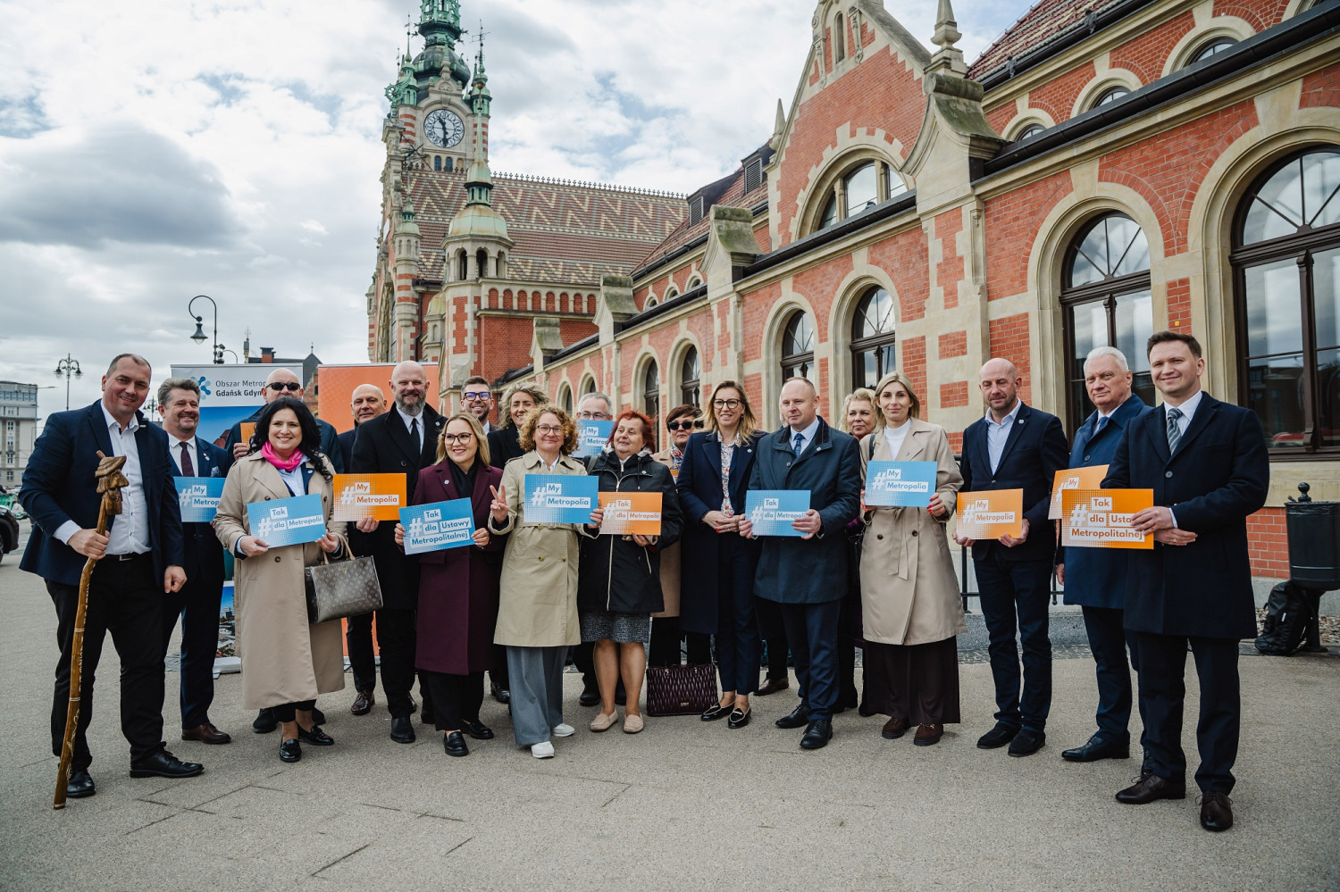 Delegacja samorządowców na briefingu w Gdańsku. Fot. Konrad Kędzior/OMGGS