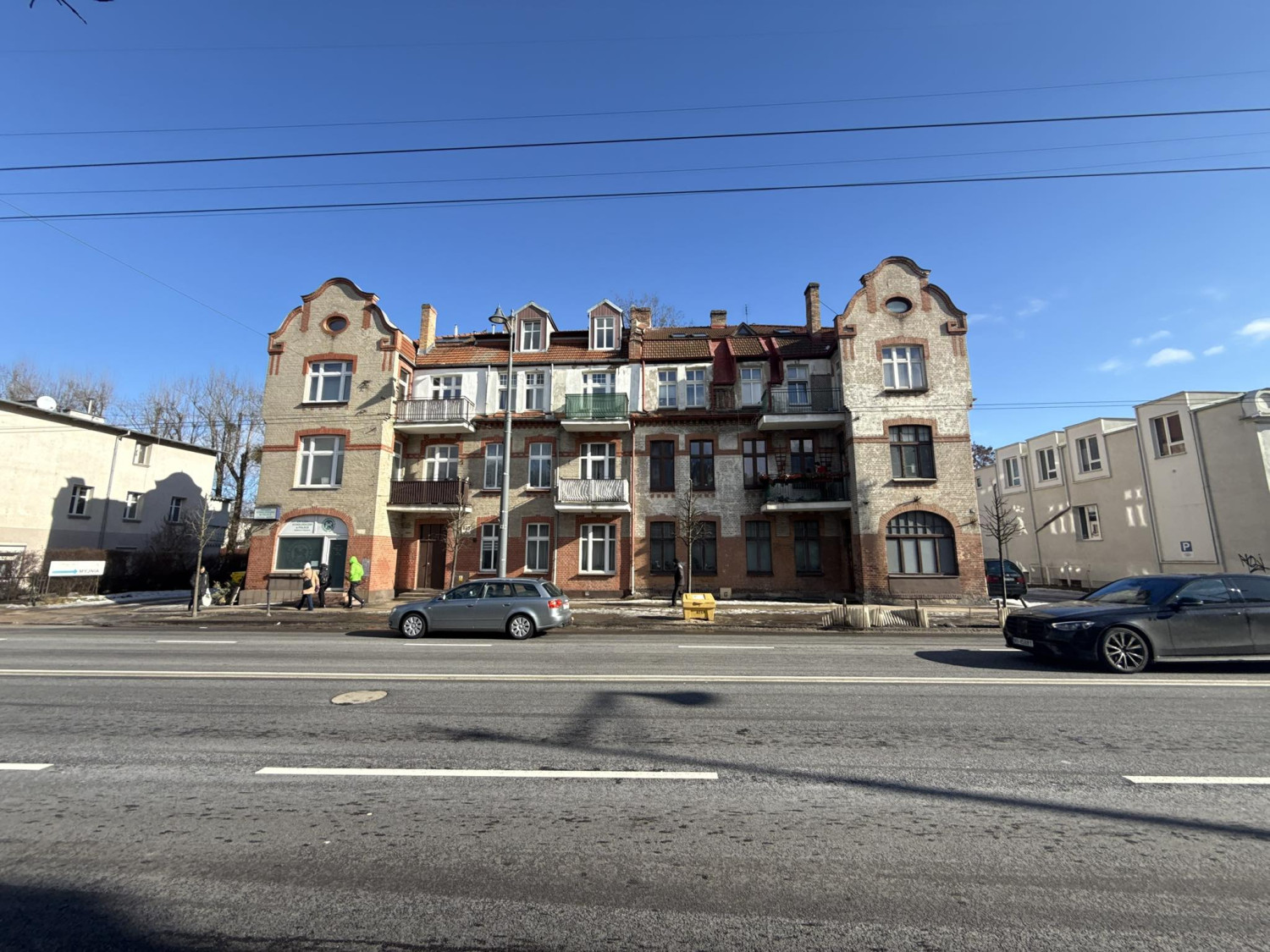 Kamienica przy Al. Niepodległości 825 od frontu. Fot. esopot.pl