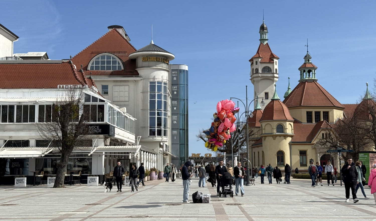 Sopot Plac Przyjaciół Sopotu, restauracje, fot. Esopot.pl 