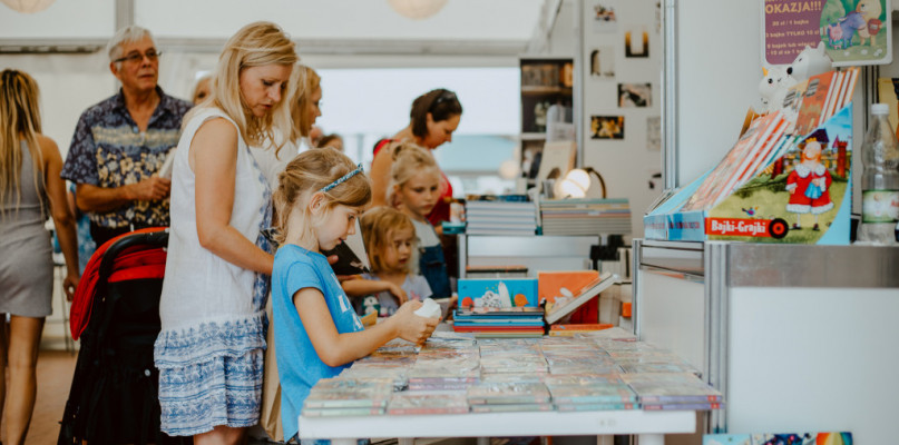 Targi książki podczas festiwalu Literacki Sopot. Fot. esopot.pl