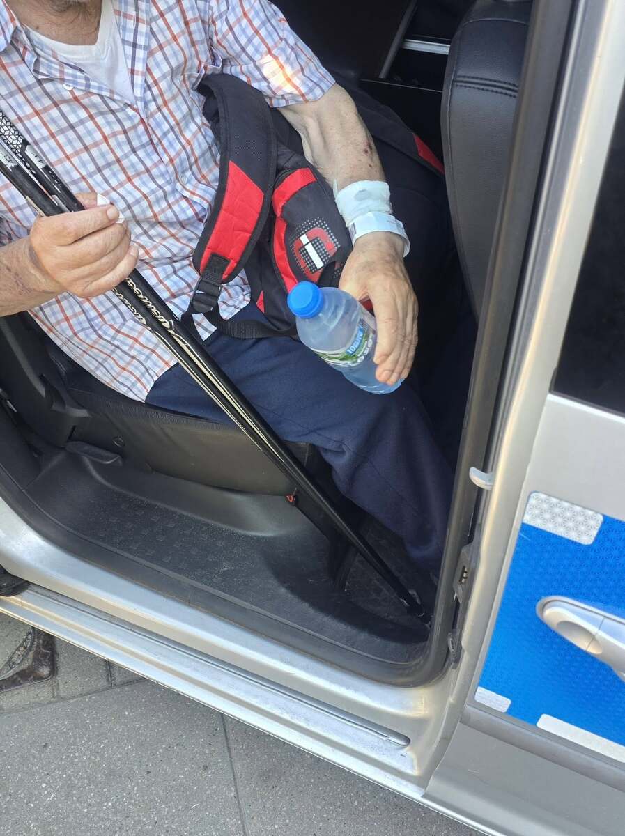 Interwencja związana z pomocą seniorowi na Alei Niepodległości w Sopocie. Fot. KMP w Sopocie.