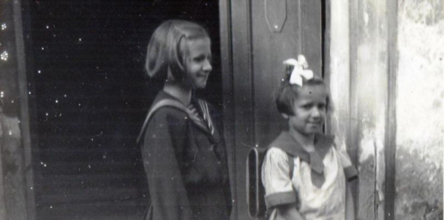 Teresa i Dorota Misiołek 1 września, Sopot lata 50. XX w. / Materiały Muzeum Sopotu