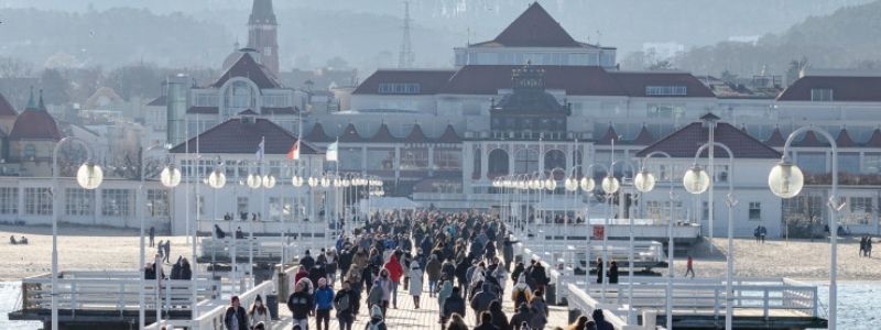 Widok z molo na Dom Zdrojowy. Sopot, luty 2021 r.