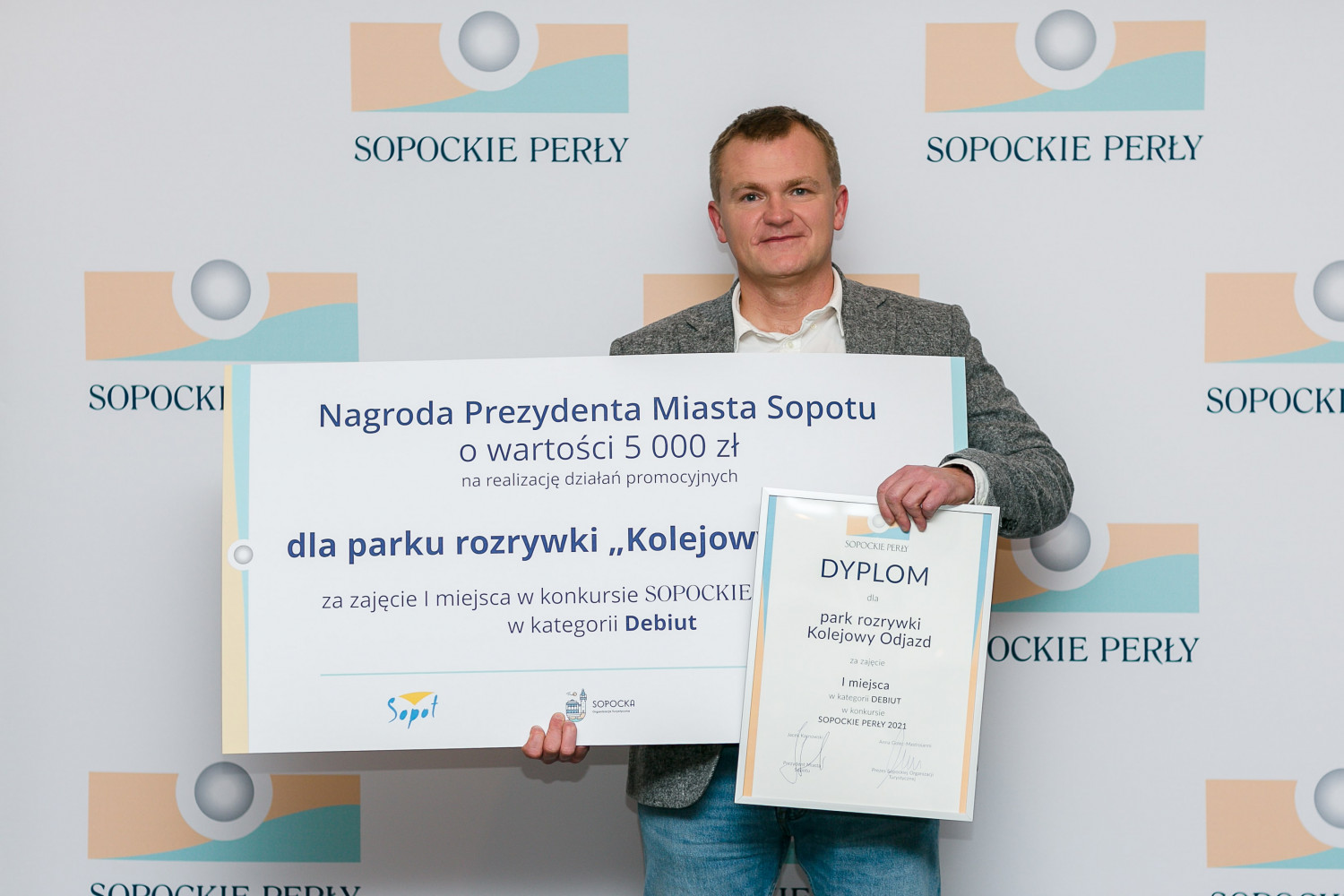Przedstawiciel parku rozrywki Kolejowy Odjazd, zwycięzcy w kat. Debiut - Sopockie Perły 2021. Fot. Julia Michalczewska-Szczęsna