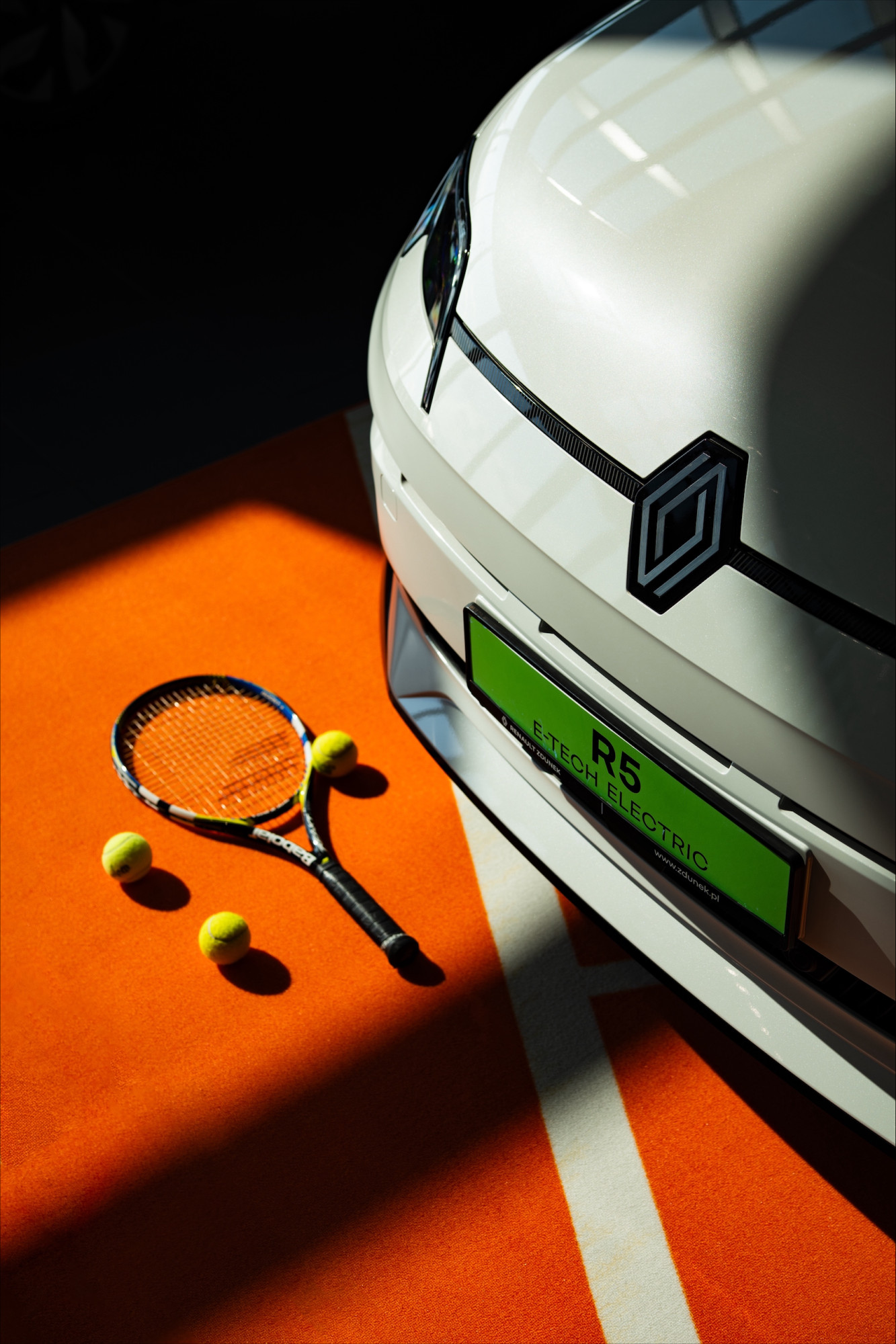 Renault 5 Roland Garros dostępny jest w ofercie Renault Zdunek. Renault 5 Roland Garros w Renault Zdunek