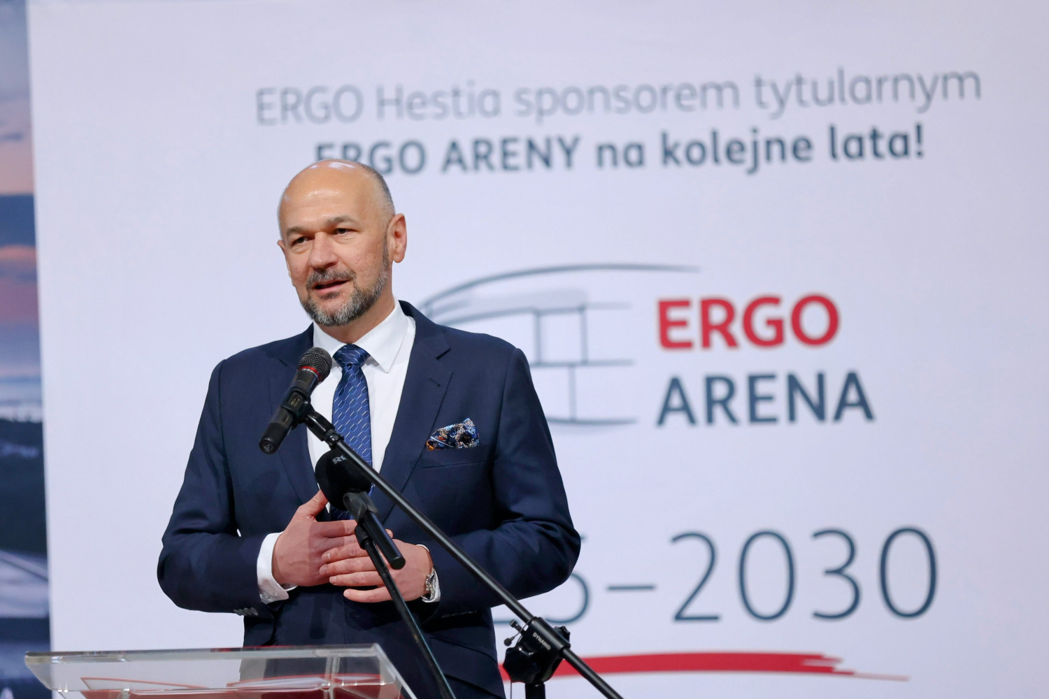Artur Borowiński, prezes Ergo Hestii, podczas konferencji prasowej, fot. Dominik Paszliński.