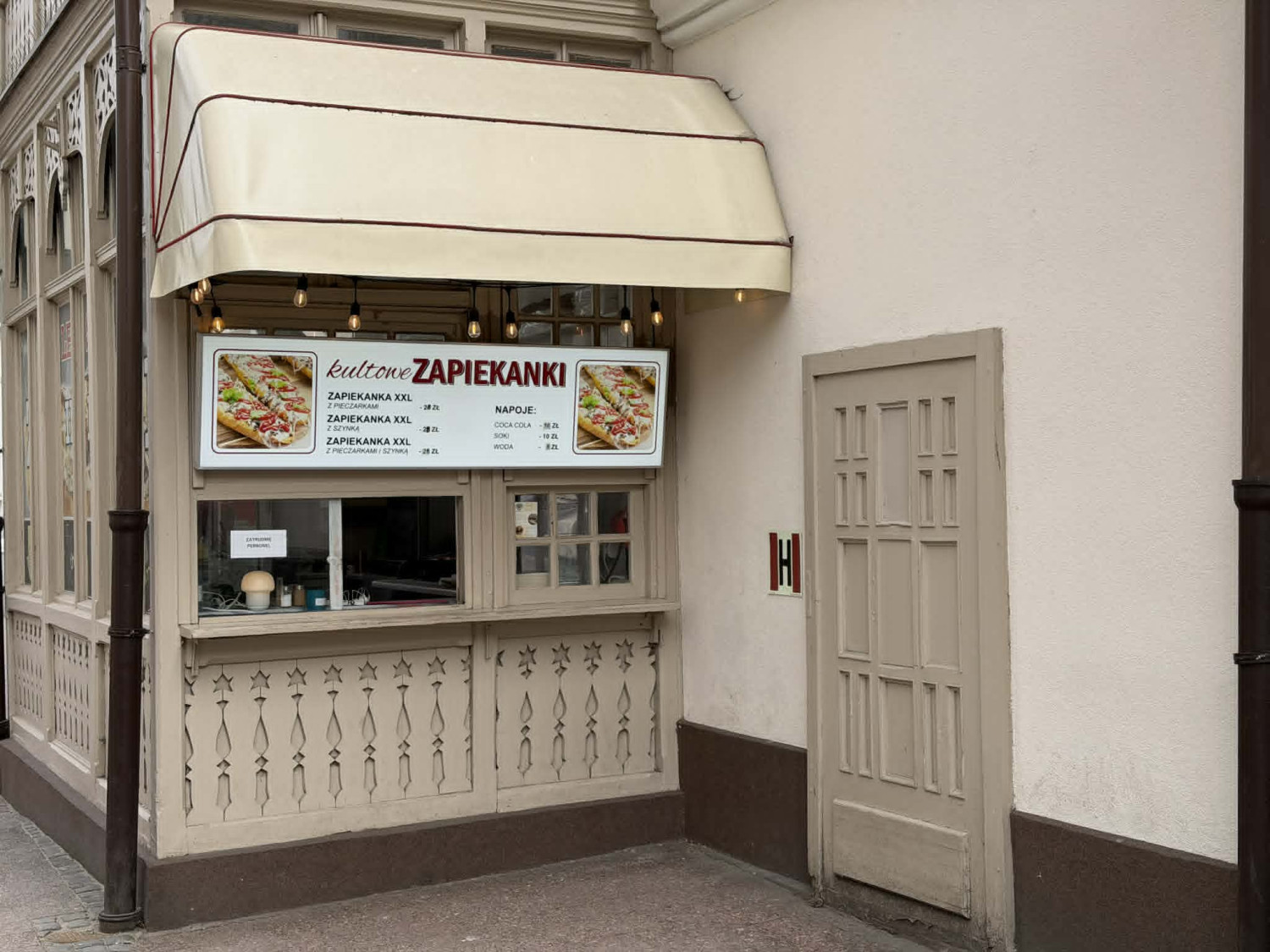 Kultowe Zapiekanki na rogu ul. Haffnera i ul. Bohaterów Monte Cassino w Sopocie. Fot. esopot.pl