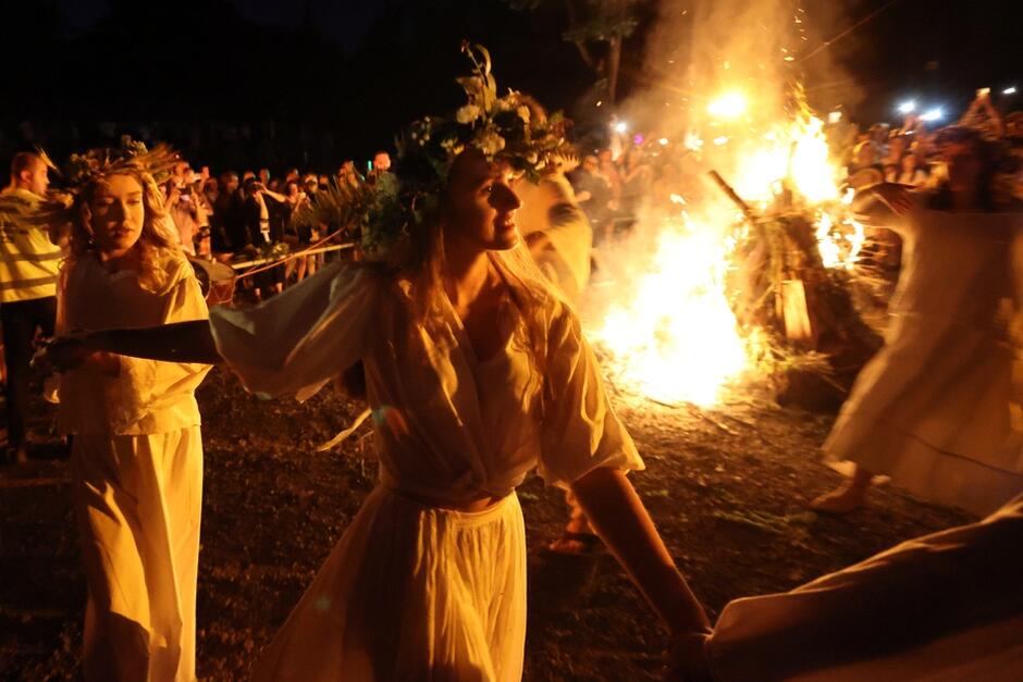 W ubiegłym roku Noc Świętojańska odbyła się na Wyspie Sobieszewskiej, pokazano inscenizację Nocy Kupały. Fot. Grzegorz Mehring/www.gdansk.pl