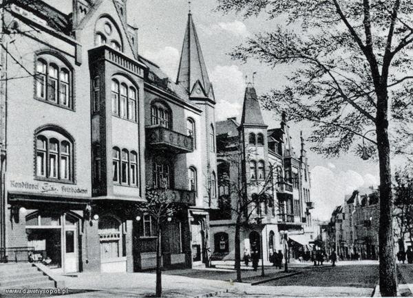 Ul. Morska i Cukiernia Greya, zdjęcie z ok. 1930 r. (DS), za: www.dawnysopot.pl.