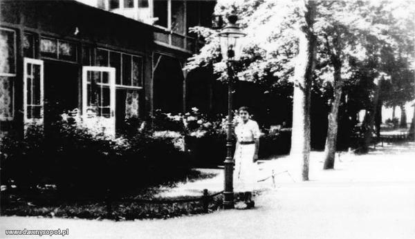 Pensjonat Dom Polski Wiktora Kulerskiego widziany od strony parku południowego, zdjęcie z ok. 1920 r. Za: www.dawnysopot.pl.