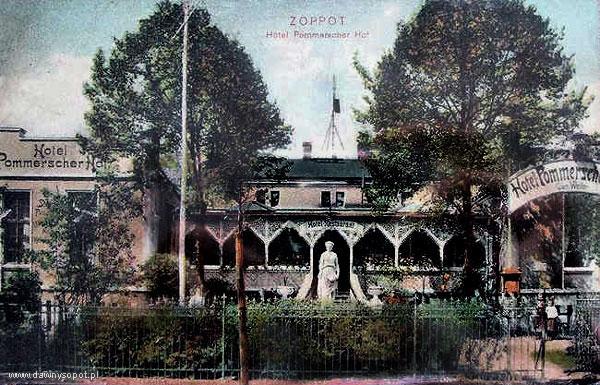 Frontowa fasada hotelu Pomorski Dw&oacute;r na fotografii pochodzącej z końca XIX w., za: www.dawnysopot.pl.