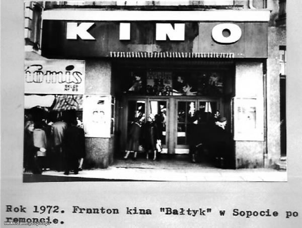Rok 1972. Fronton  kina Bałtyk w Sopocie po remoncie. Źródło: Forum Dawny Gdańsk, za: www.dawnysopot.pl.