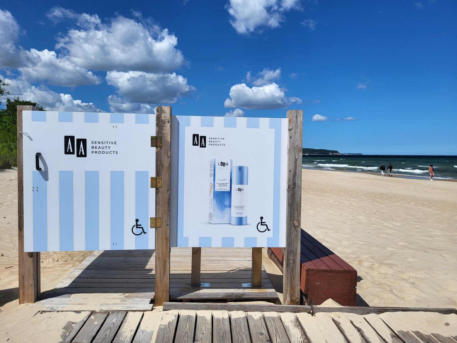 Nowe przebieralnie na plaży w Sopocie. Fot. MOSiR Sopot