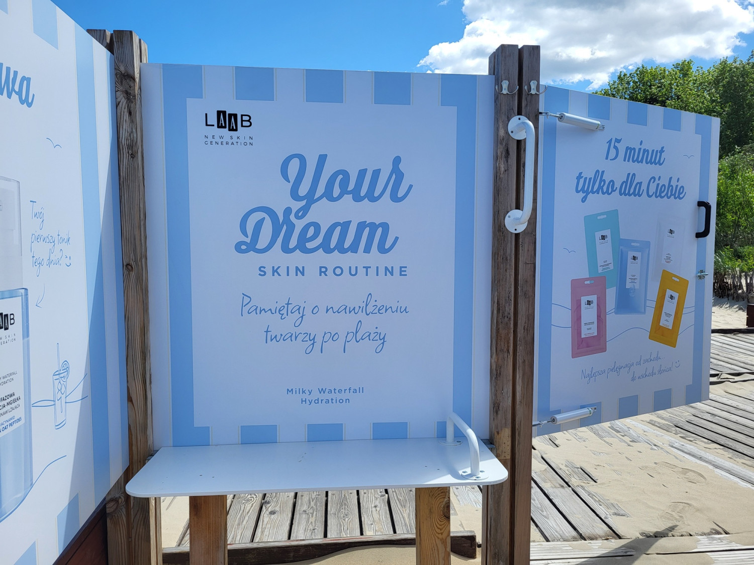 Tak wyglądają od środka nowe przebieralnie na plaży w Sopocie. Fot. MOSiR Sopot