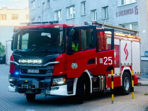 Wóz strażacki przy ul. Karlikowskiej w Sopocie. Fot. Komenda Miejska Państwowej Straży Pożarnej w Sopocie.