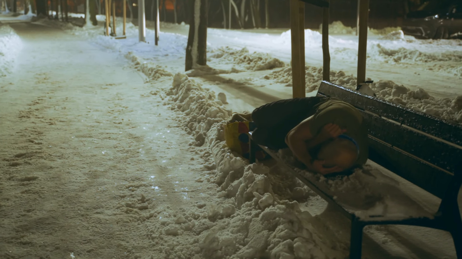 Kadr z filmu Hipotermia w środowisku zimnego powietrza / YouTube